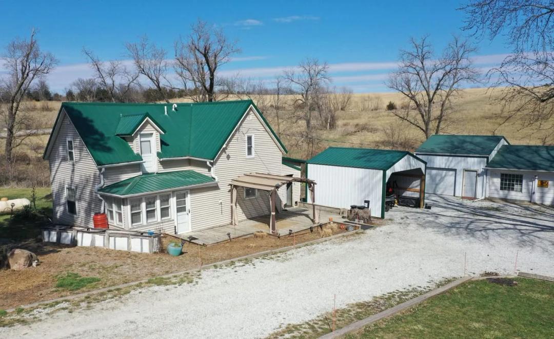 Listing #19273 - Lacona, IA