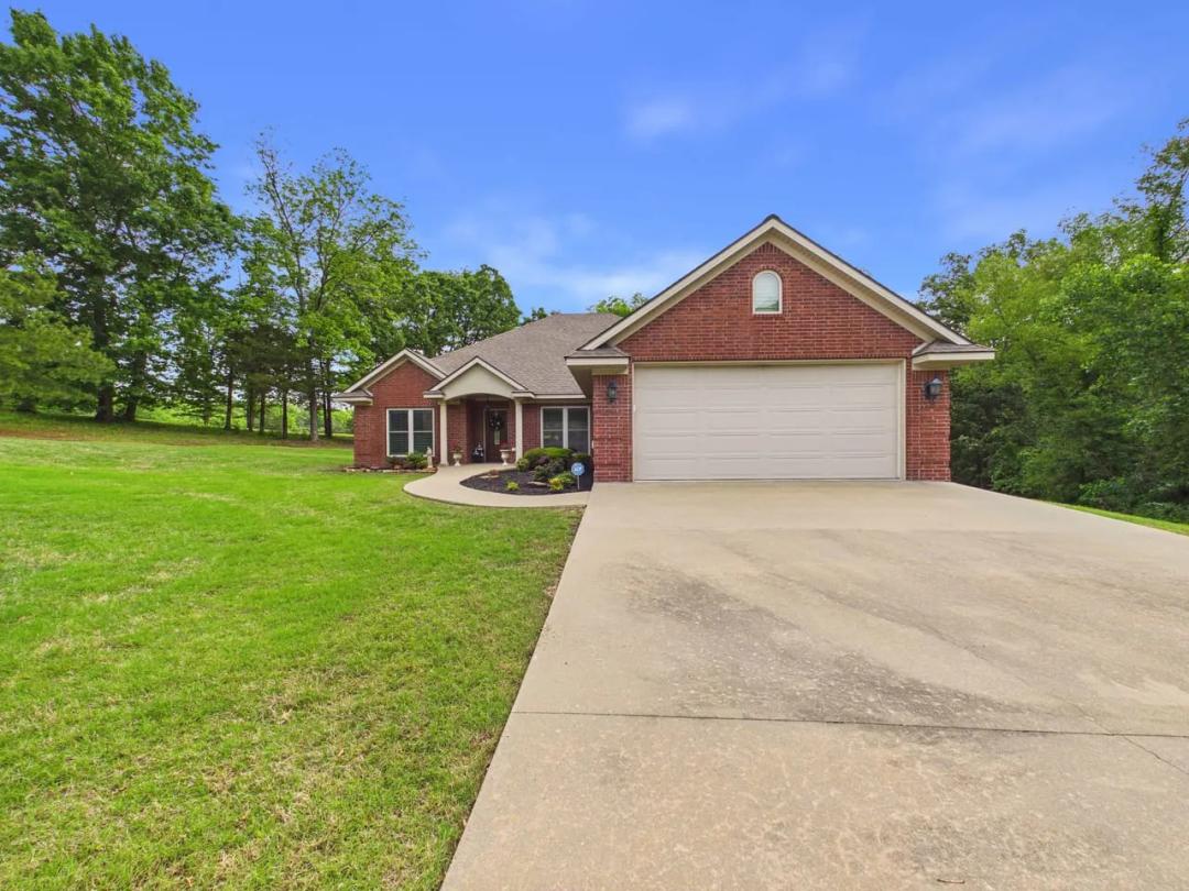 Golf Course Home on Hole #3 | 3 Bed, 2 Bath in Eagle Mountain – Batesville, AR