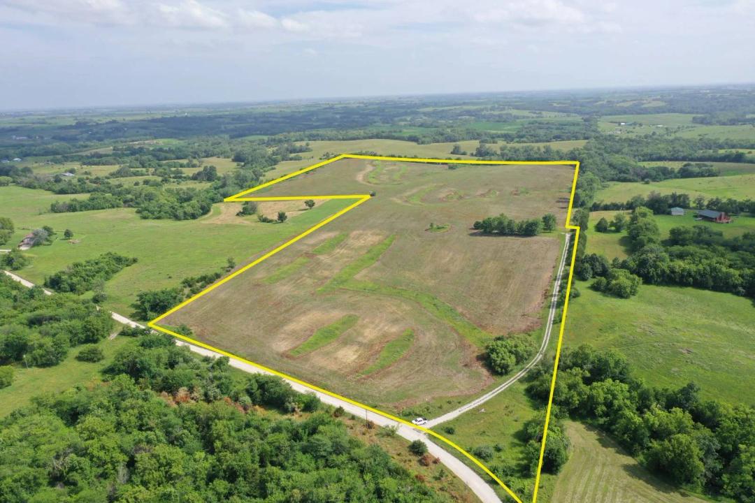 60 Acre m/l Row Crop Farm with Building Site in NW Missouri