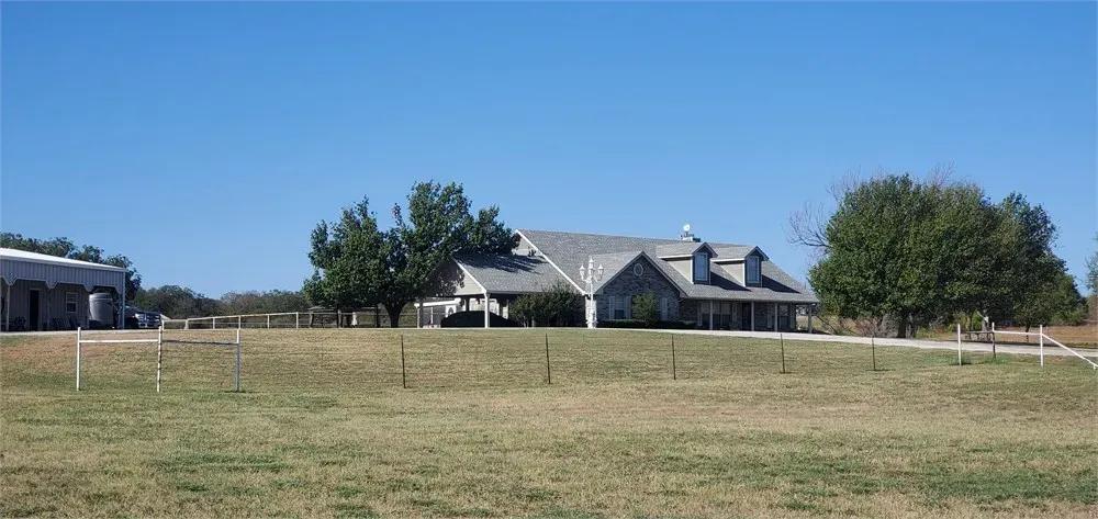 6BR 4BA Home on 29+/-acres in Paradise, TX
