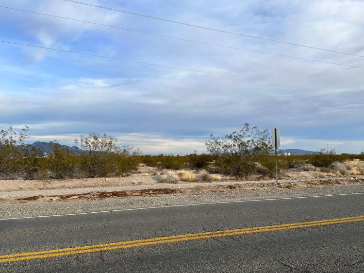 Three Adjacent Lots on Paved Harquahala Rd - Over 1/2 Acre - RV\'s OK, Power