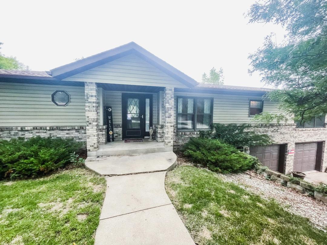 Beautiful 4 Bedroom 3 Bathroom House on the Edge of Town