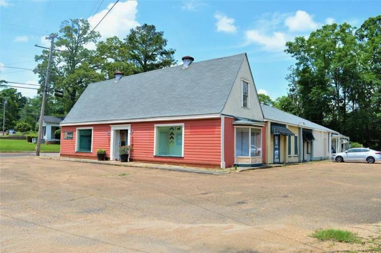 6400 sqft Commercial Building For Sale in McComb MS
