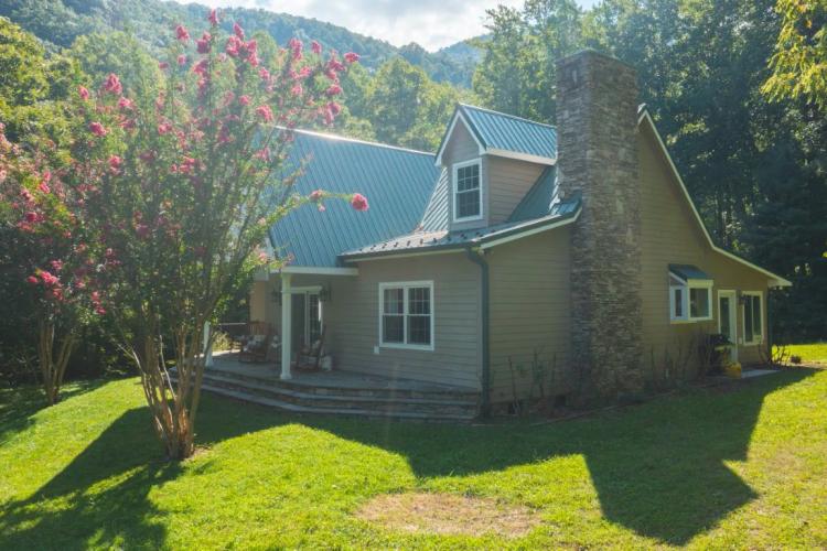 Virginia Mountain Home and Land For Sale At Auction