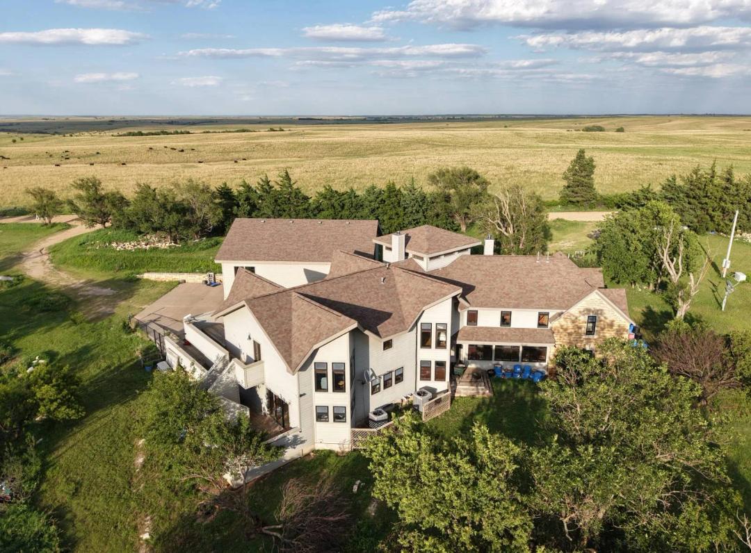 8 Bedrooms3F 4H Bathroom on 9.70 Acres at 1622 N 230 Rd
