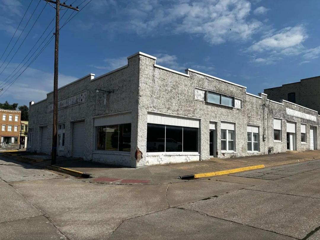 Versatile Multi-Unit Commercial Property with Exceptional Income Potential