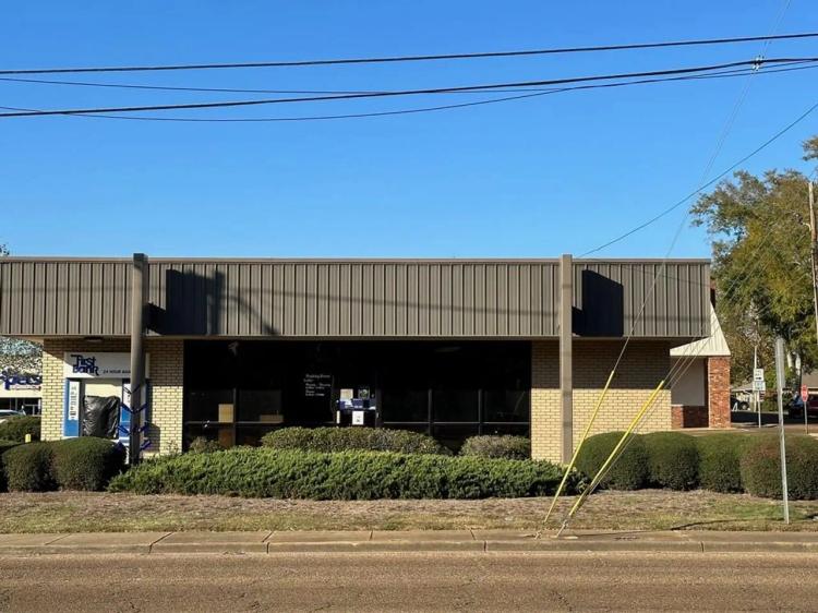 Commercial Building for Sale in High Traffic Area