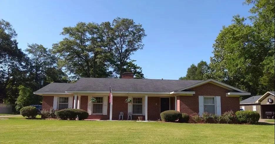 Home in Sunflower County at 6 Morningside Drive in Indianola, MS