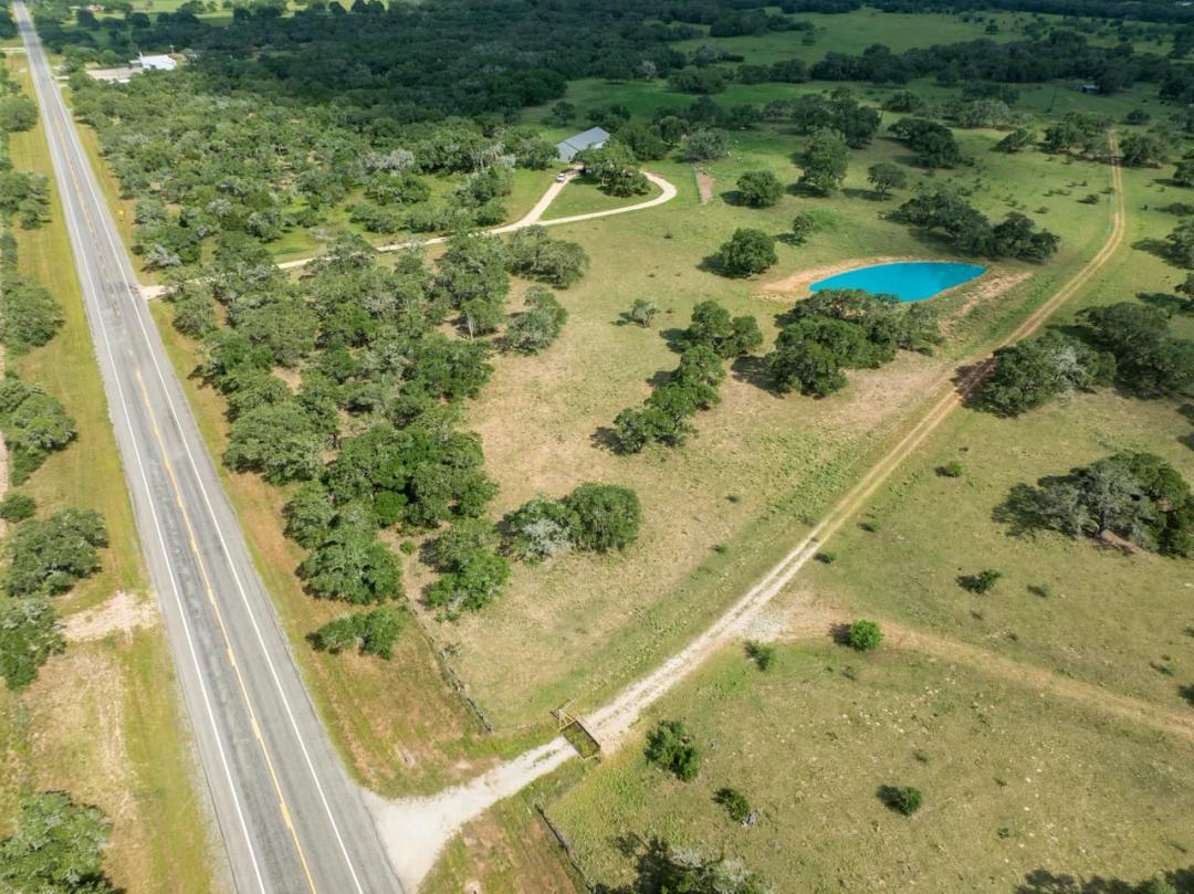 15545 Texas 111 E, Yoakum, TX - Luxury Barndominium on 32 Acres