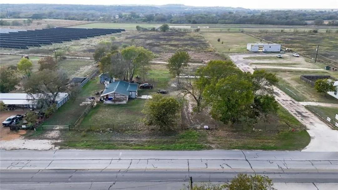 655 NW Loop 230, Smithville, Texas 78957