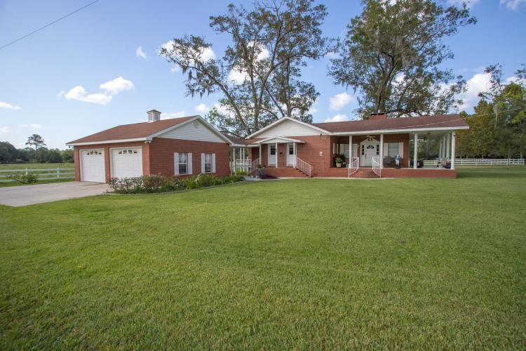 Welcome to your dream horse or cattle haven just north of Starke! {H-621}