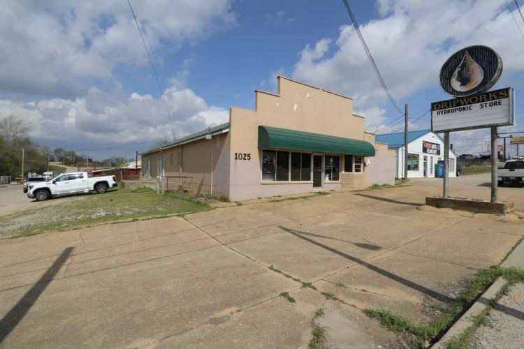 Prime Commercial Property For Sale in Butler County, MO