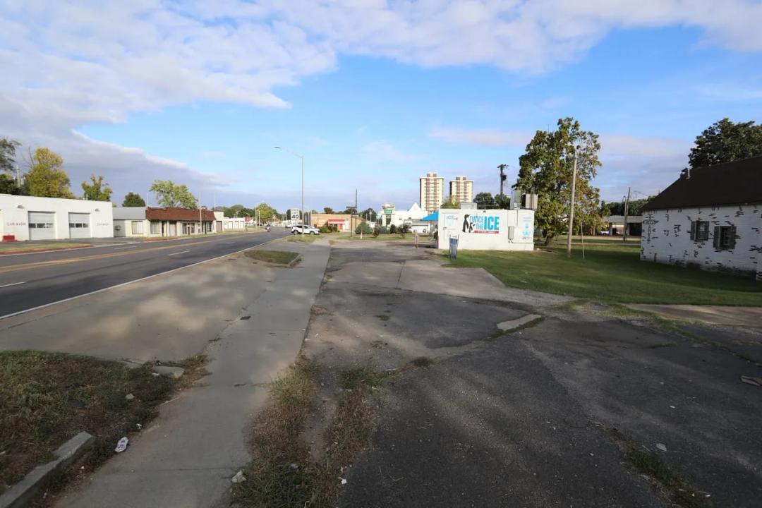 Commercial Corner Lot Available in Poplar Bluff, MO
