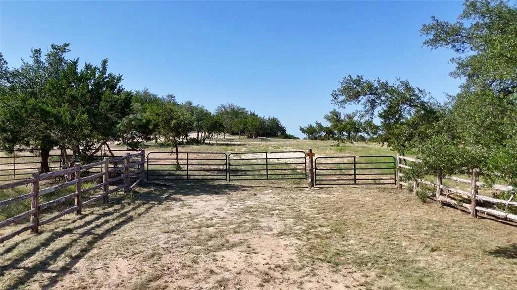 8364 W Fitzhugh Rd, Dripping Springs, Texas 78620