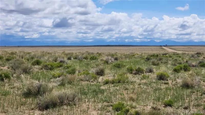 Fascinating Colorado River Valley Land with Road Access