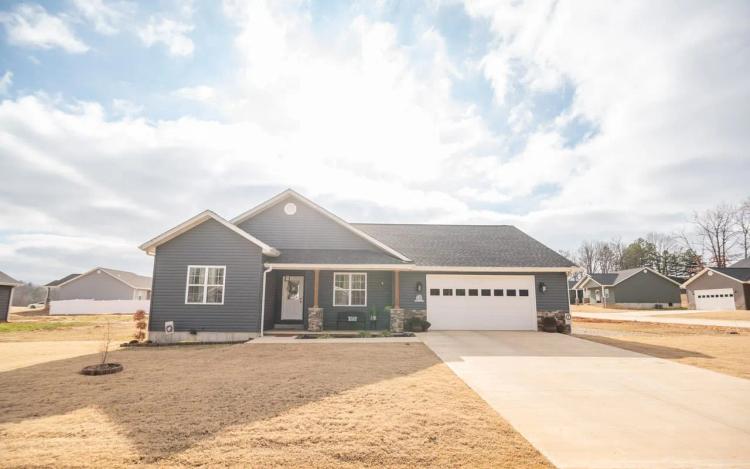 Beautiful 3 bed, 2 bath Home on .42 acre lot in Butler County, MO