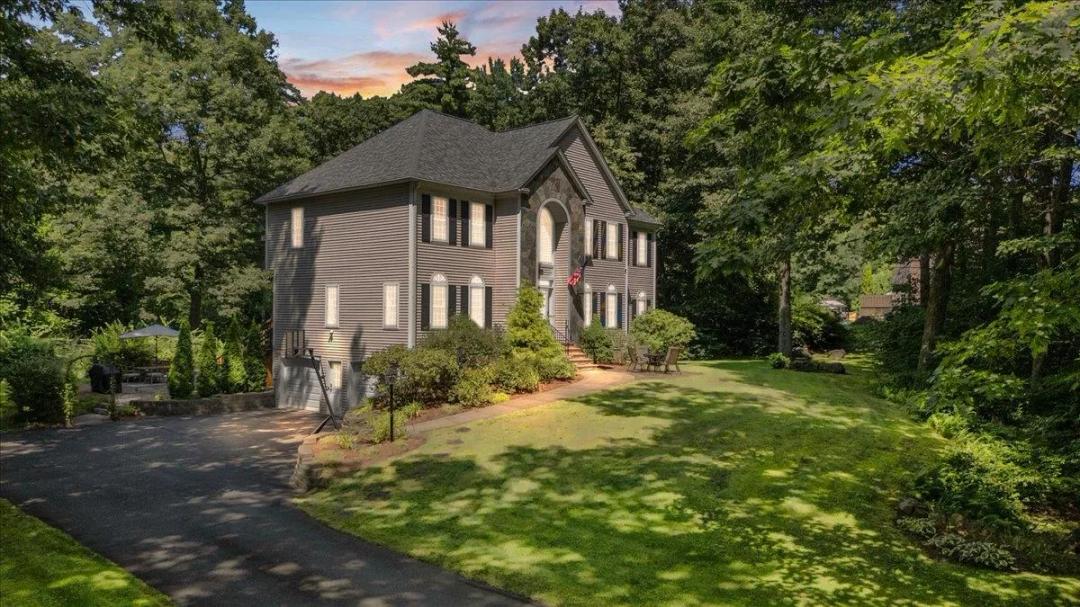 4 Bedrooms2.5 Bathroom on 3.51 Acres at 12 Glenwood Road
