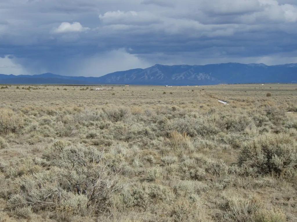 1/2 acre Northern New Mexico. Taos Tres Piedras. Distant mountain views.