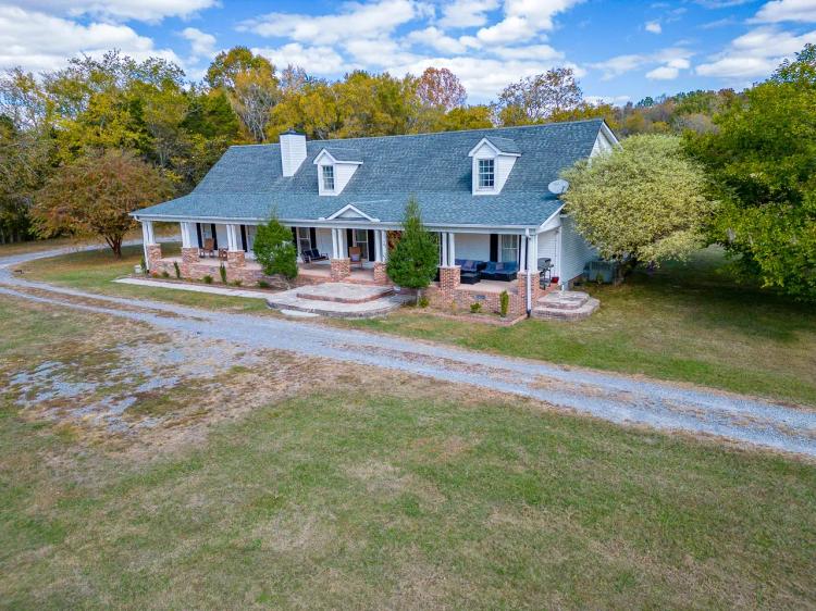 MIDDLE TENNESSEE HOME, STABLES, 26+ ACRES!