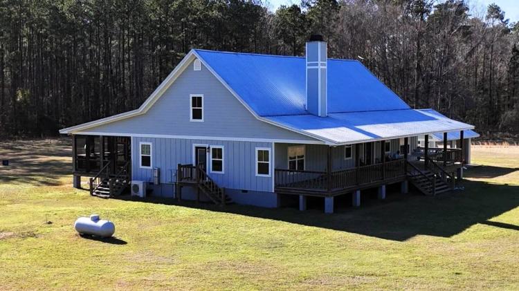4 Bedrooms4F 2H Bathroom on 16.00 Acres at 4013 County Road 43