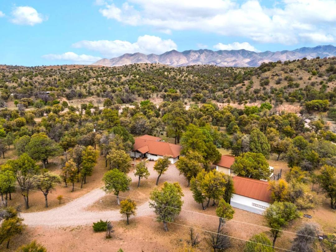 House, Casitas, Shops on 20AC bordering National Forest, Arizona