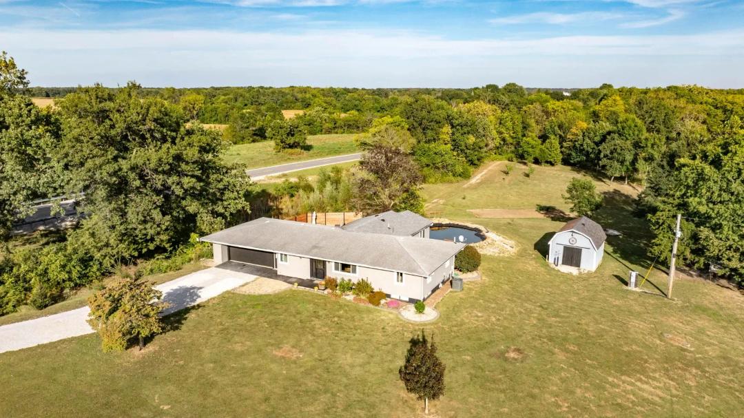 115 Schoeneman Road, Shipman, IL