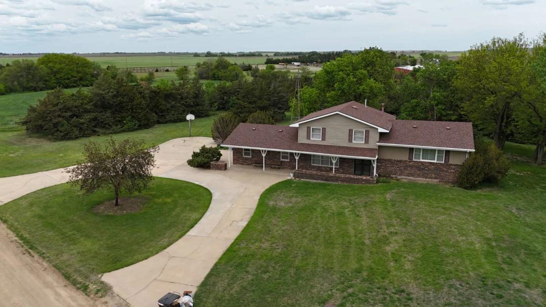 4 Bedrooms2.5 Bathroom on 6.20 Acres at 1018 24th St