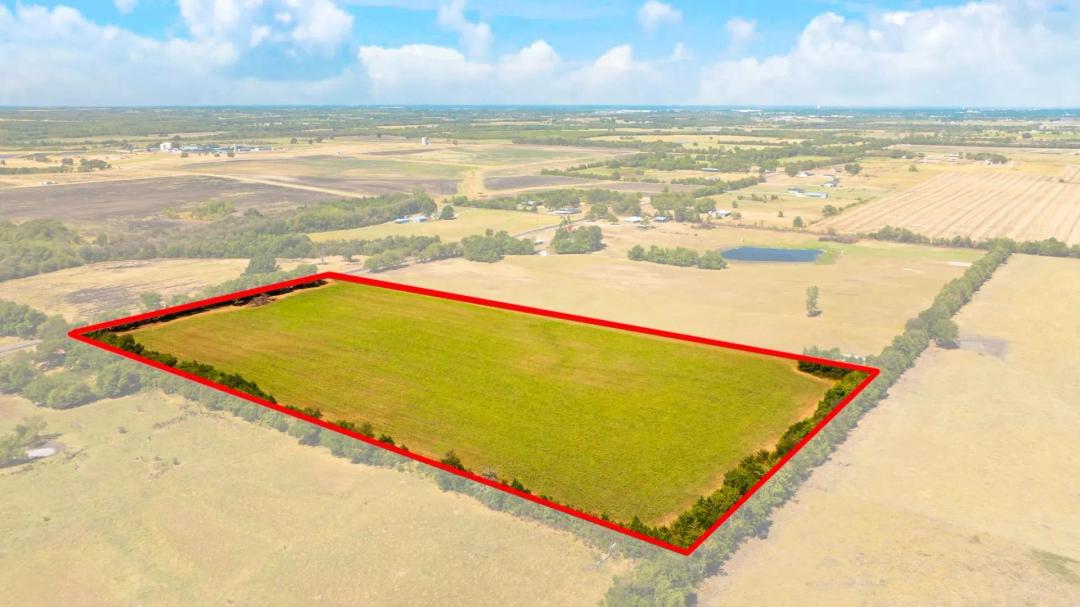 18± ACRES | COUNTRY HOMESTEAD • DEVELOPMENT POTENTIAL • CHISUM ISD
