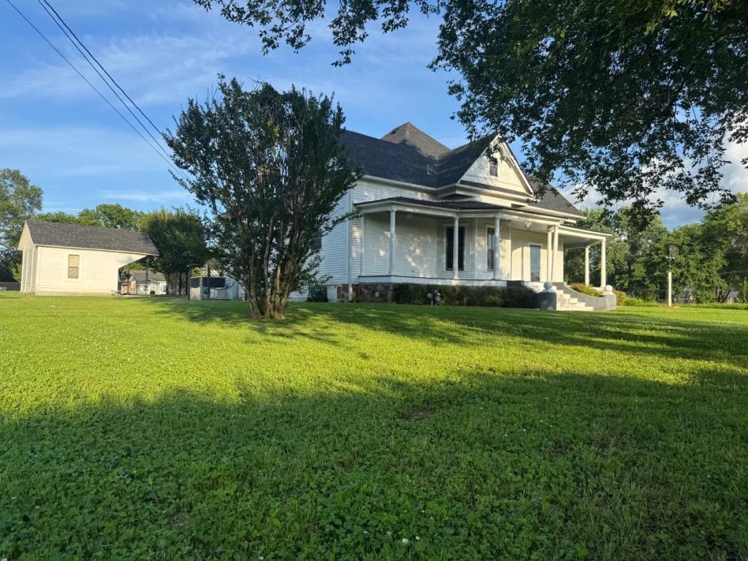 For Sale - Charming Victorian Home in Waldron, AR