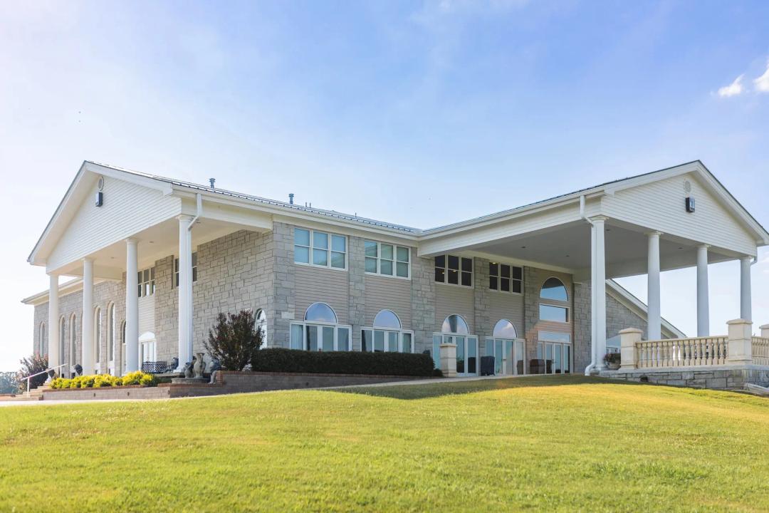 75-Acre Luxury Estate in Melbourne, AR for Sale