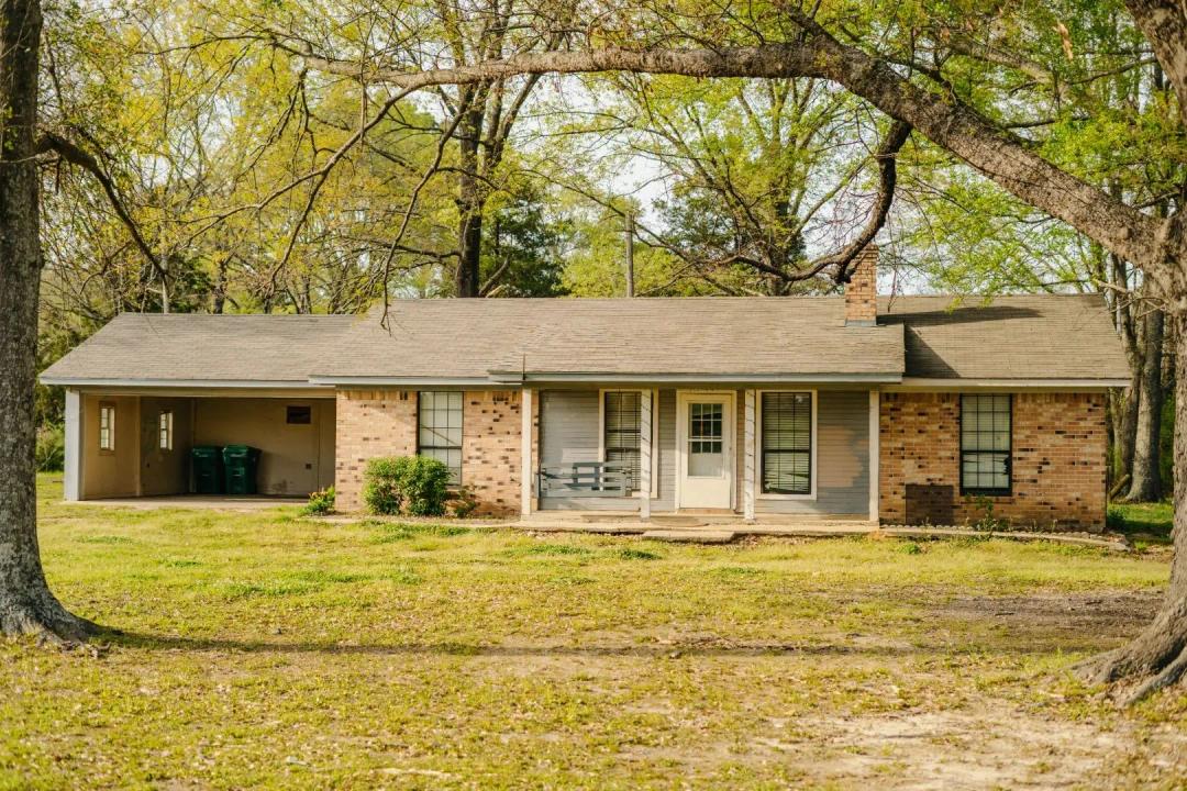 A Home on 16.99 Acres in Hinds County, MS