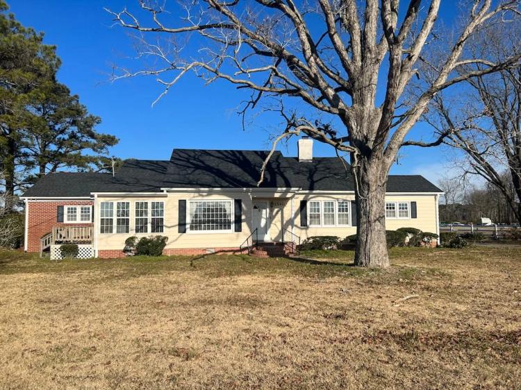 MARKET BASED PRICE IMPROVEMENT!!  Newly Remodeled - 2.5 acre Farm and Home For Sale in Pitt County NC!