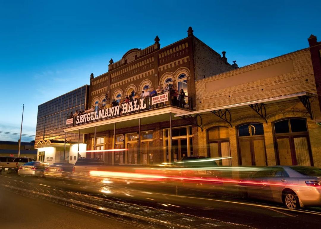 527 & 531 N Main St., Schulenburg - Senglemann Hall