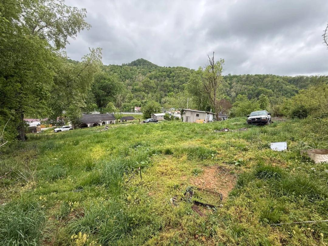 Lot in Gassaway with City Utilities! Gassaway,WV