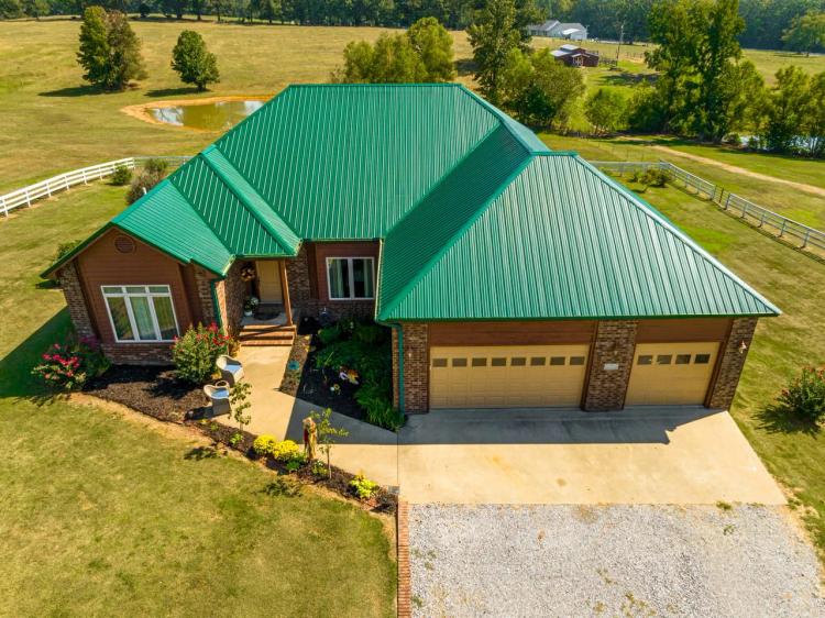 4 Bed, 2.5 Bath, 15 +/- Acres, Barn with electric & water, Fenced, 2 Ponds, Sulphur Rock, Arkansas