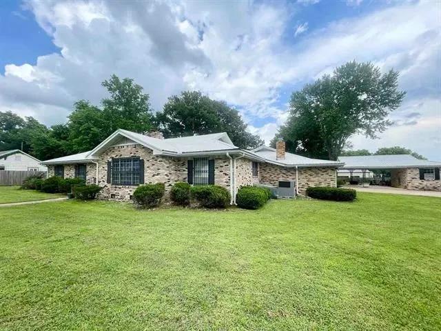 Gated Estate in Salem, Arkansas for Sale on 1 Acre
