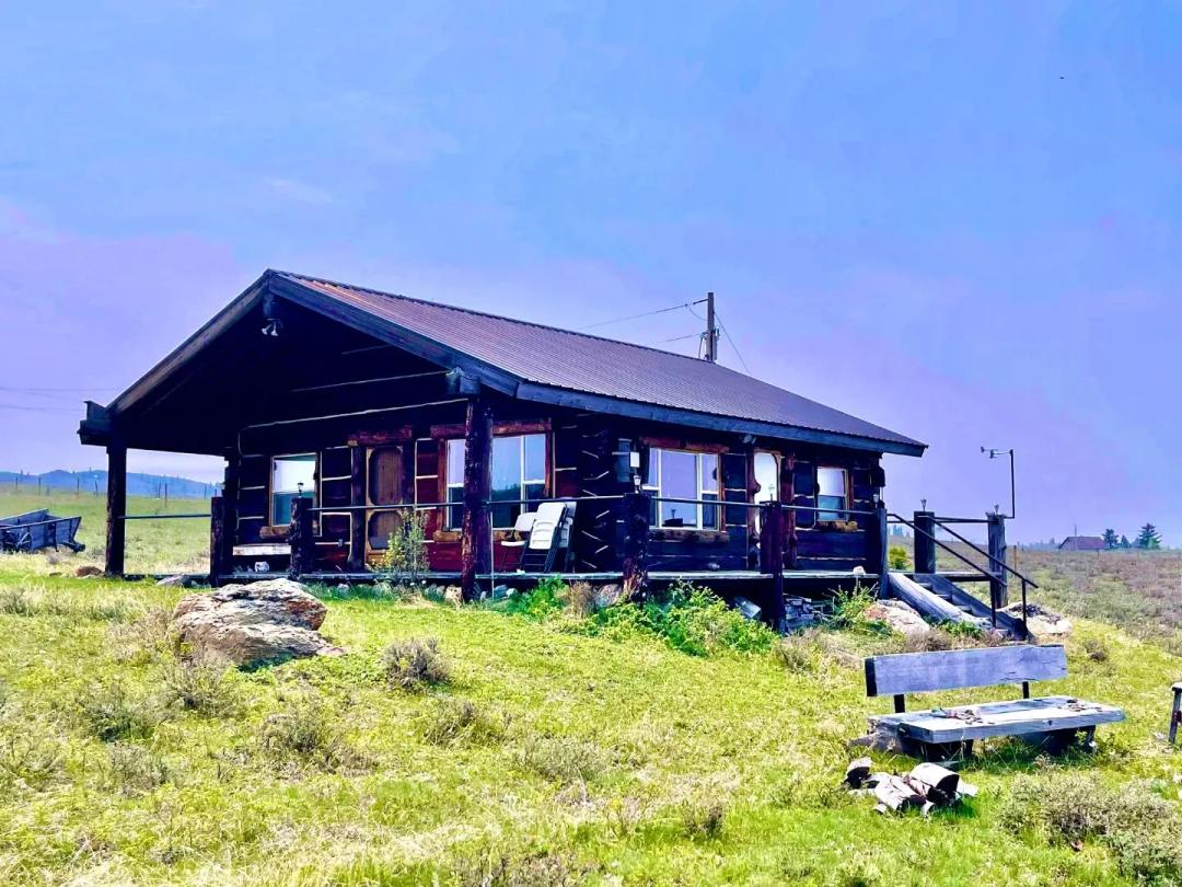 Glacier Gateway Cabin on Duck Lake